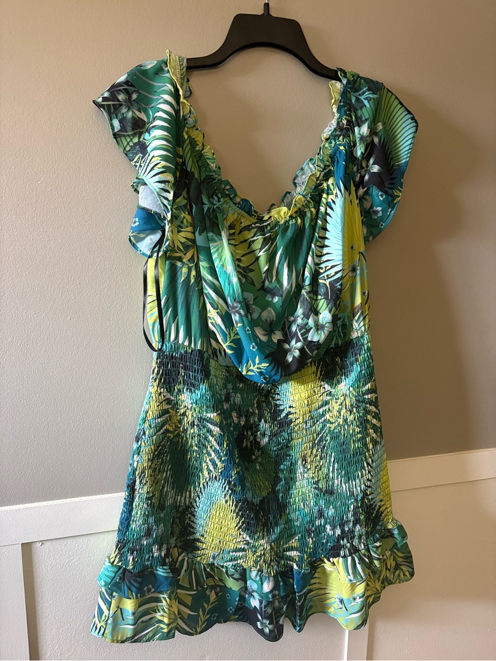 NWT bebe Jungle Palm Off-the-Shoulder Ruffle Dress – XL